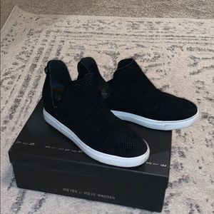 Steve Madden Wedgie Shoes Black Suede size 9
